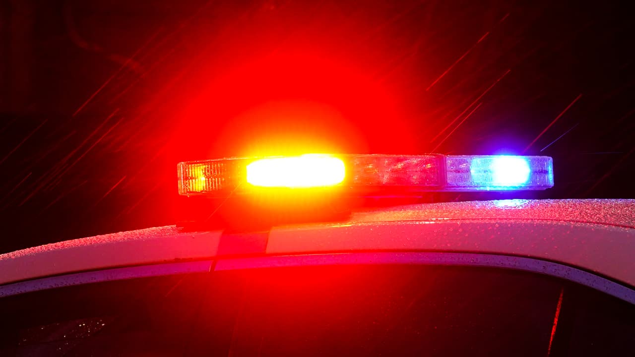 Robo de auto a punta de pistola termina con persecución y arresto de adolescentes en Filadelfia