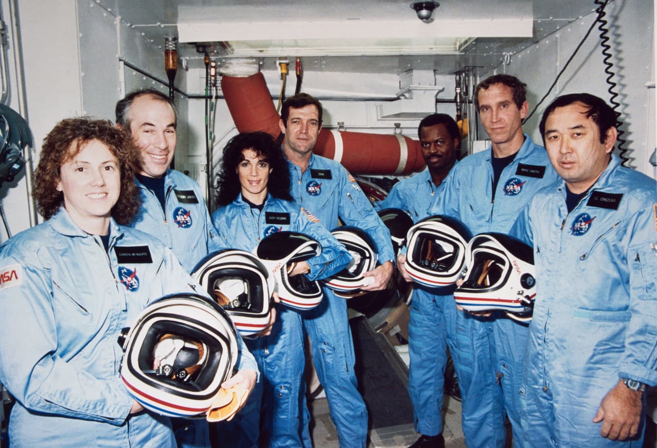 Además de la maestra McAuliffe, toda la tripulación del Challenger perdió la vida. De izquierda a derecha: la maestra Sharon Christa McAuliffe y los Gregory Jarvis; Judith A. Resnik, Francis R. (Dick) Scobee, Ronald E. McNair, Mike J. Smith, Ellison S. Onizuka.