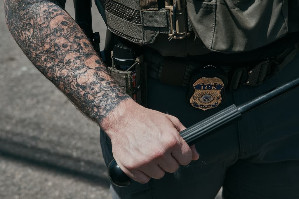 Una intérprete que auxiliaba a inmigrantes en cortes migratorias estuvo varias semanas detenida por el DHS