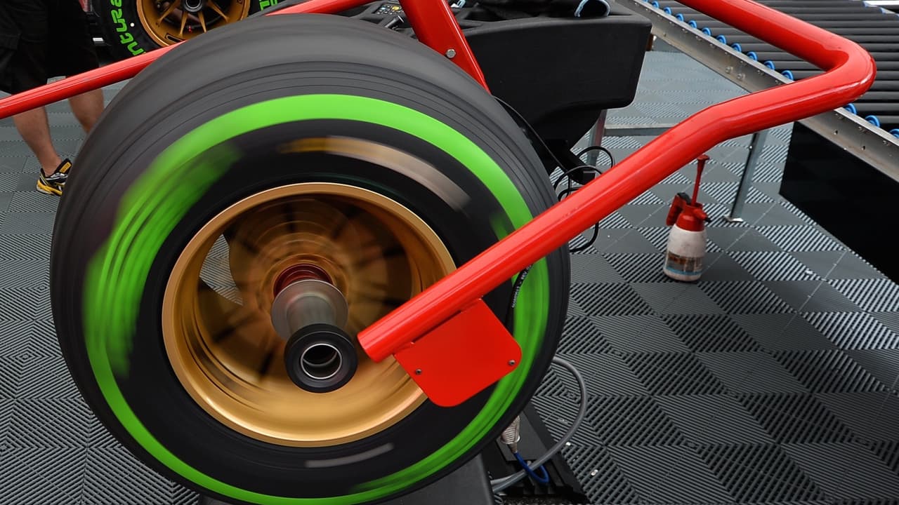 4.
<b>Mantén tus neumáticos bien balanceados y revisa el nivel de presión de aire</b>
<br>Este consejo no sólo alargará la vida de tus neumáticos y el buen estado de los componente de la suspensión, sino que además es una medida primordial para la seguridad de la operación de tu camioneta pickup.