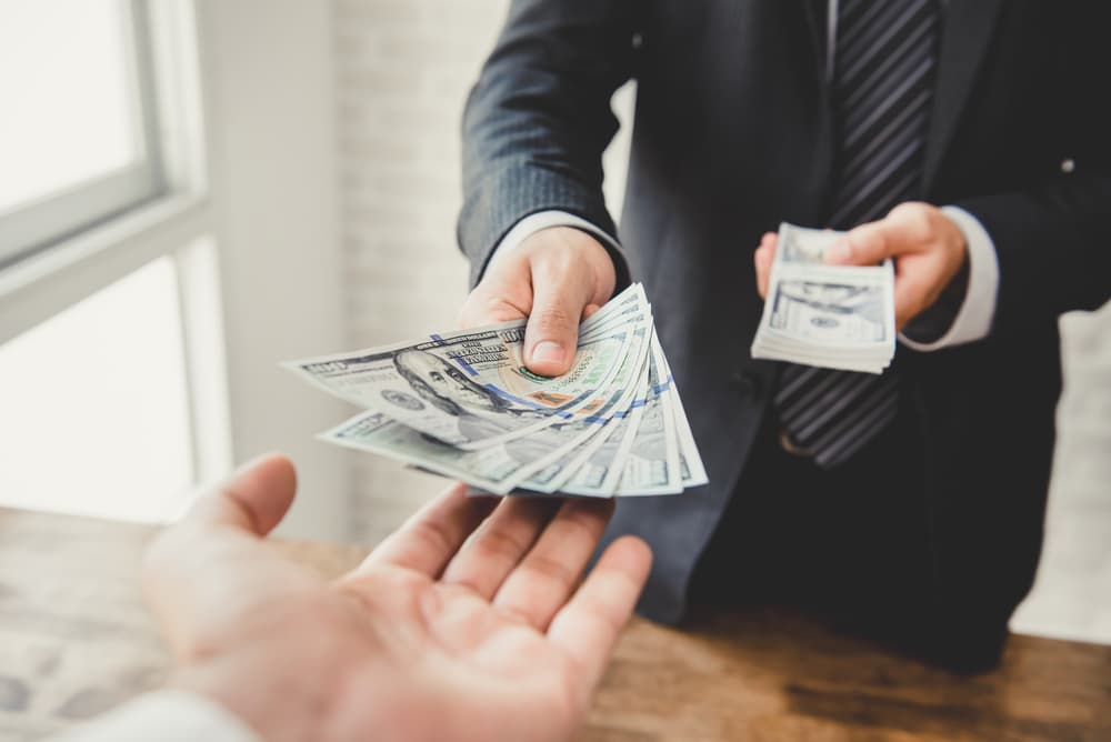 Aunque en estos momentos existan algunas dilaciones respecto a un dinero pendiente de pago, en pocos días todo estará resuelto y tendrás en tus manos el efectivo necesario para hacerle frente a tus obligaciones.