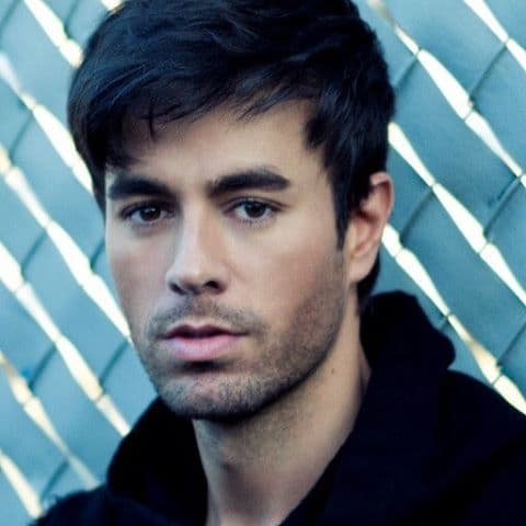 Durante un concierto en Tijuana, en junio de 2015, Iglesias tuvo un severo accidente con un dron, pues al intentar tomarlo con la mano, este le realizó cortes en los dedos. El
<a href="https://www.univision.com/musica/enrique-iglesias-tuvo-accidente-en-tijuana-pero-siguio-cantando-fotos">intérprete terminó el concierto</a> y de inmediato se dirigió al hospital.