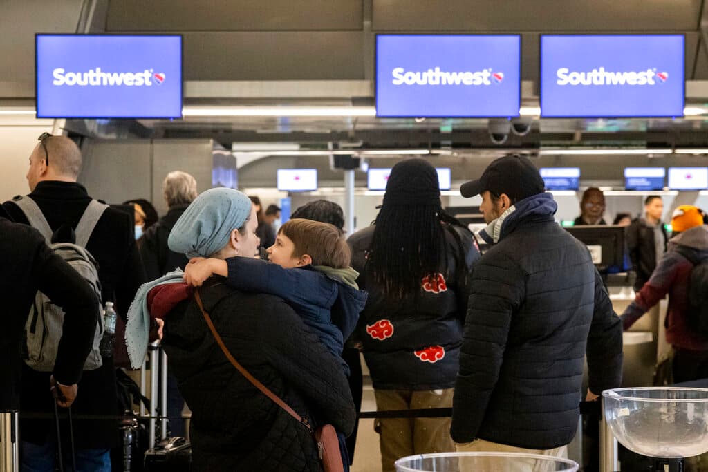 Vuelos en aeropuertos de Nueva York presentan retrasos de más de dos horas por fuertes ráfagas de viento