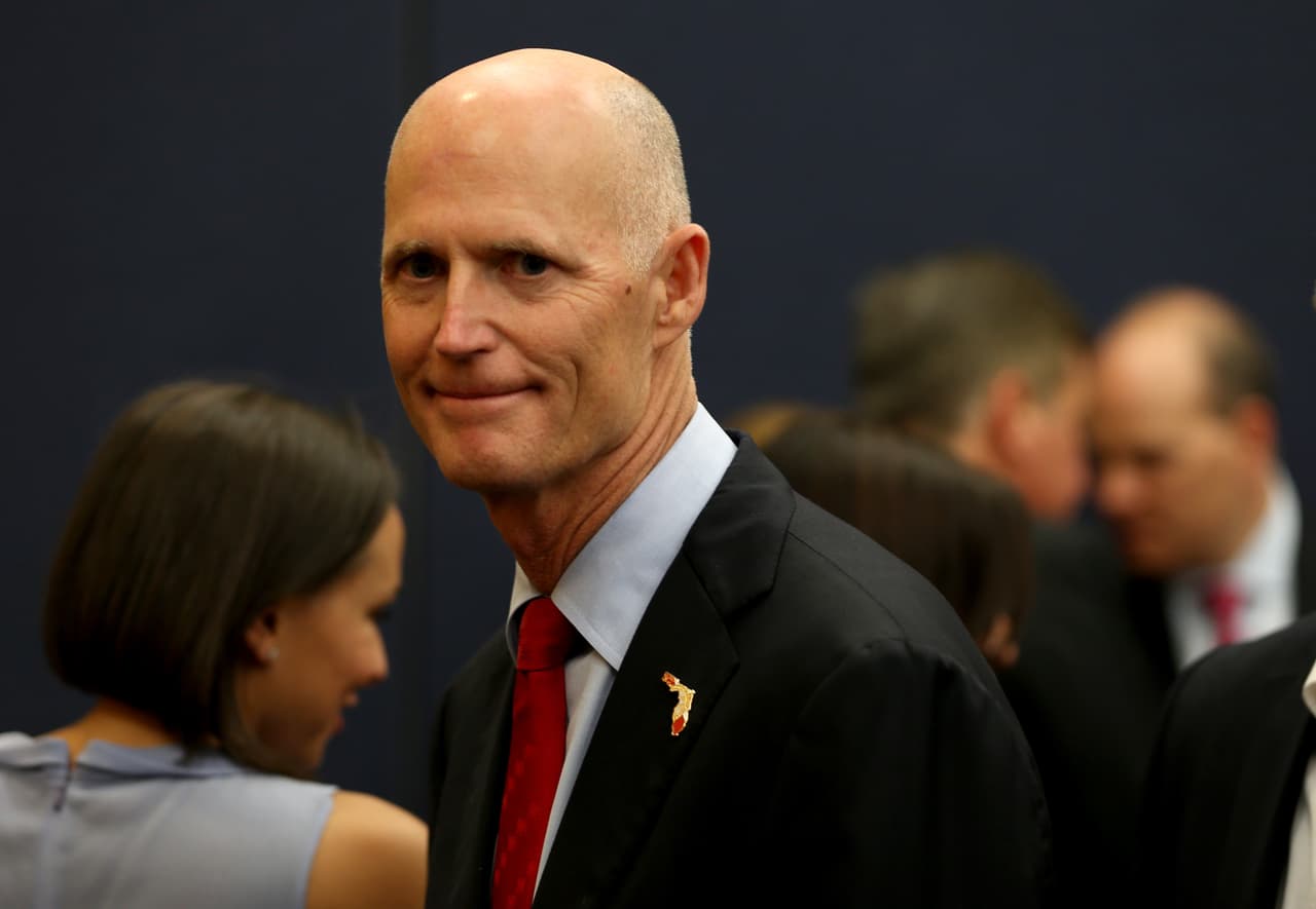 <h2 class="cms-H2-H2">Rick Scott - senador por Florida</h2>
<br>
<br>El estado de residencia de Trump podría darle más de un contrincante en 2024.
<br>
<br>Rick Scott, quien precedió a Ron DeSantis en la gobernación de Florida y hoy ocupa uno de sus escaños en el Senado, es uno de los posibles contrincantes del expresidente para la contienda por la nominación presidencial republicana.
<br>
<br>Scott, sin embargo, tiene en su contra el gran reves que sufrió como como presidente del Comité Senatorial Republicano Nacional al fracasar en su intento por lograr una mayoría republicana en el Senado, Para hacer peor las cosas, Scott fue derrotado el miércoles por Mitch McConnell, en la contienda por el liderazgo de los republicanos en esa cámara por los dos próximos años.
<br>