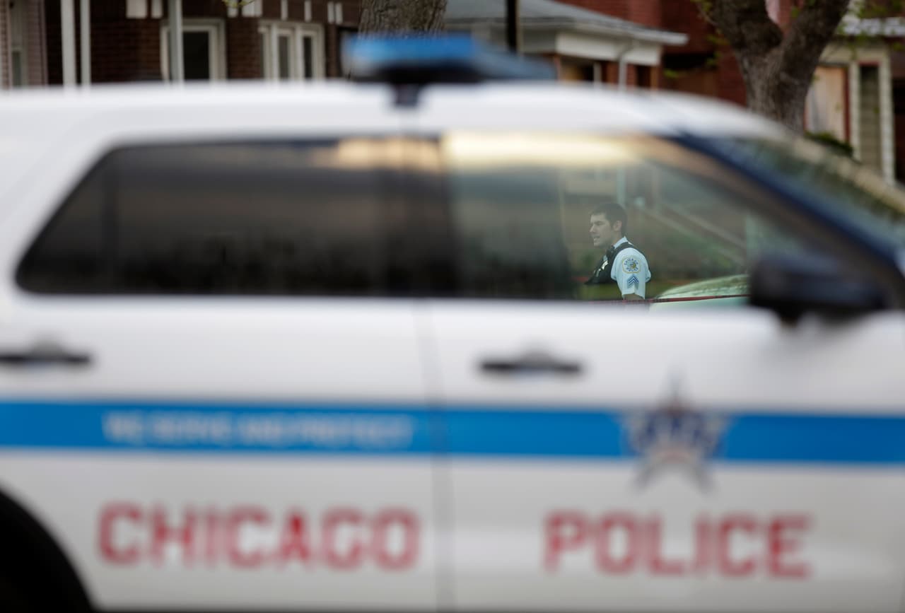 <b>12 de diciembre del 2015.</b> La ciudad de Chicago anuncia la
<b><a href="http://www1.univision.com/chicago/wgbo/noticias/policia/inicia-la-busqueda-del-nuevo-superintendente-de-la-policia-de-chicago?layoutType=flex" target="_blank">búsqueda de un nuevo jefe interino de la policía</a></b>. La Junta de la Policía organizó una serie de reuniones comunitarias para solicitar las recomendaciones del público.