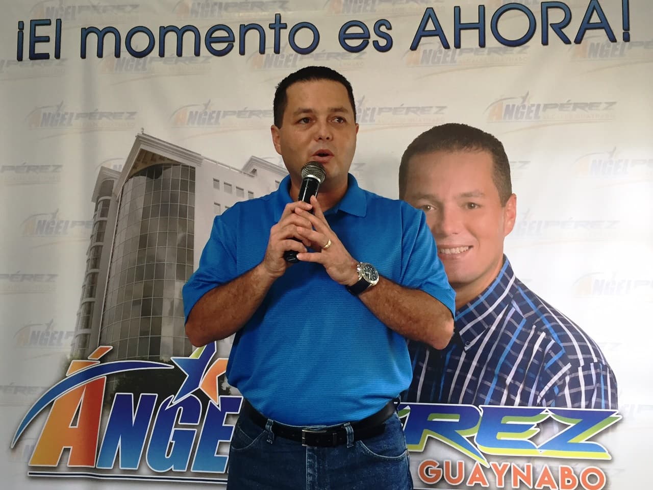 El 9 de diciembre de 2021, agentes federales acudieron a la residencia del alcalde de Guaynabo por el PNP,
<b>Ángel Pérez</b>, donde fue puesto bajo arresto. Pérez Otero se expone a cinco años de prisión por el cargo de conspiración, 10 años por el de soborno y 20 años por el de extorsión. El exalcalde recibió
<b>pagos en efectivo mensuales de 5,000 dólares.</b>