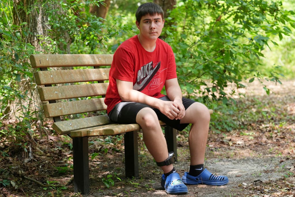 Jóvenes detenidos descubren que estudiar en línea puede costarles más tiempo en prisión