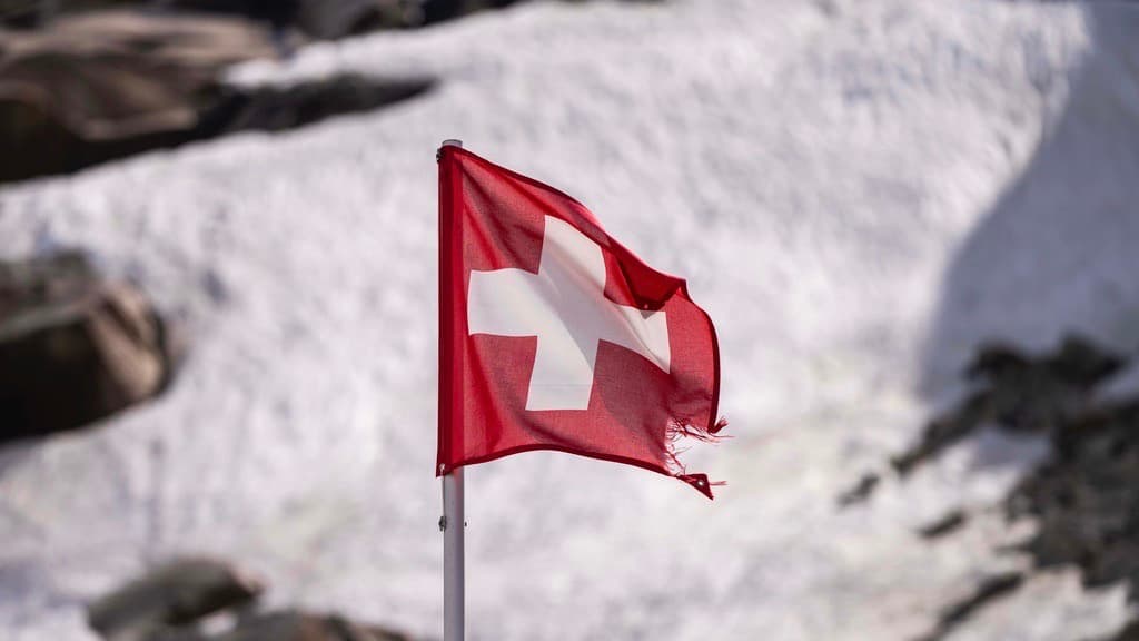 Cómo la neutral y tranquila Suiza se convirtió en el país más golpeado de Europa por los aranceles de Trump