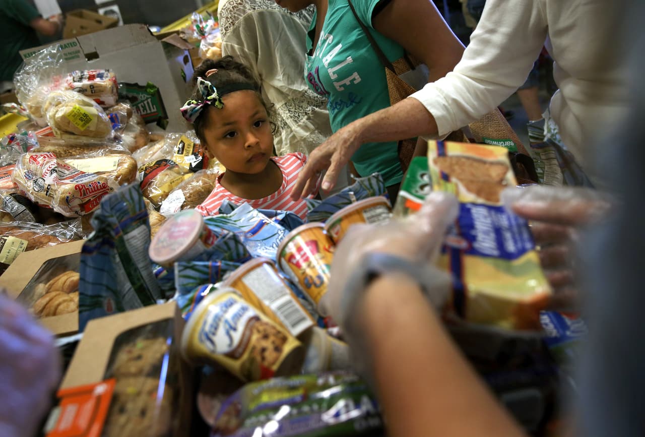 Si quieres encontrar una organización que ofrece ayuda alimenticia más cerca de ti puedes visitar la página de
<a href="https://www.211sacramento.org/211/online-database/" target="_blank">211 Sacramento</a>, donde ofrece un amplio listado de recursos para las personas que más lo necesita.