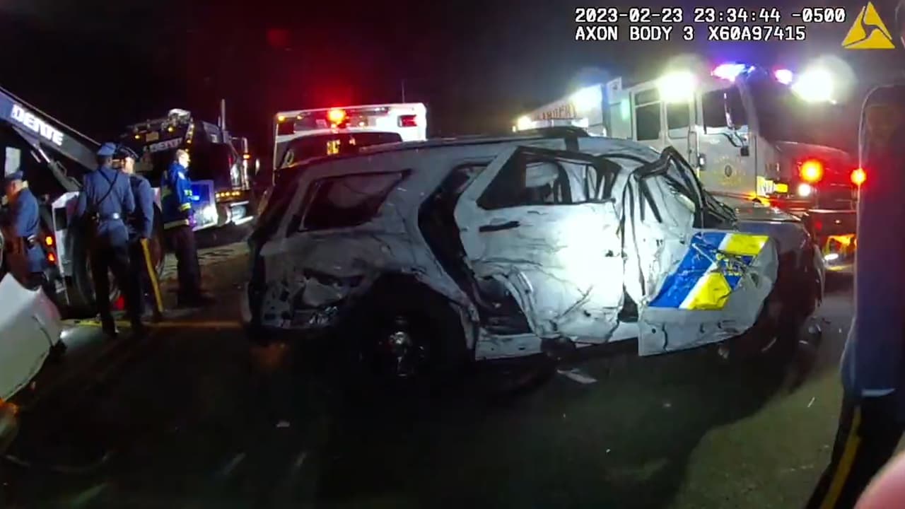 Tráiler choca contra dos patrullas en carretera de Nueva Jersey; cámara capta el momento