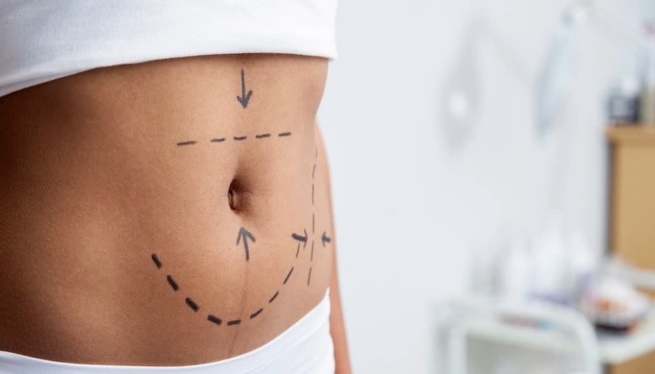 Ella es la modelo con la cintura más pequeña del mundo y lo que vivió te pondrá la piel de gallina