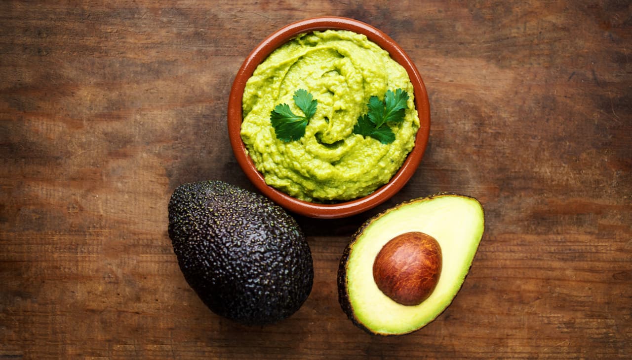 ¿Tus aguacates tienen un sabor diferente cuando los abres? El cuchillo podría ser la causa