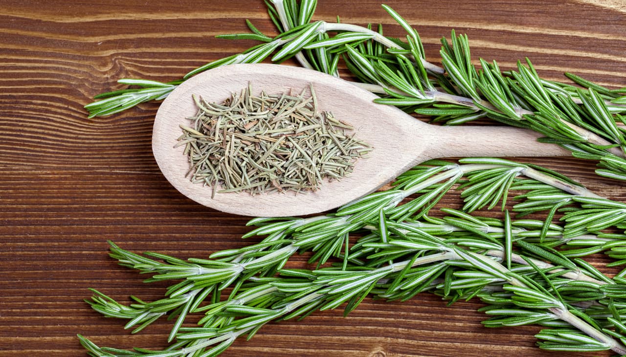 El agua de romero no solo ayuda a estar en forma, ¡también potencia el poder de tu cerebro!