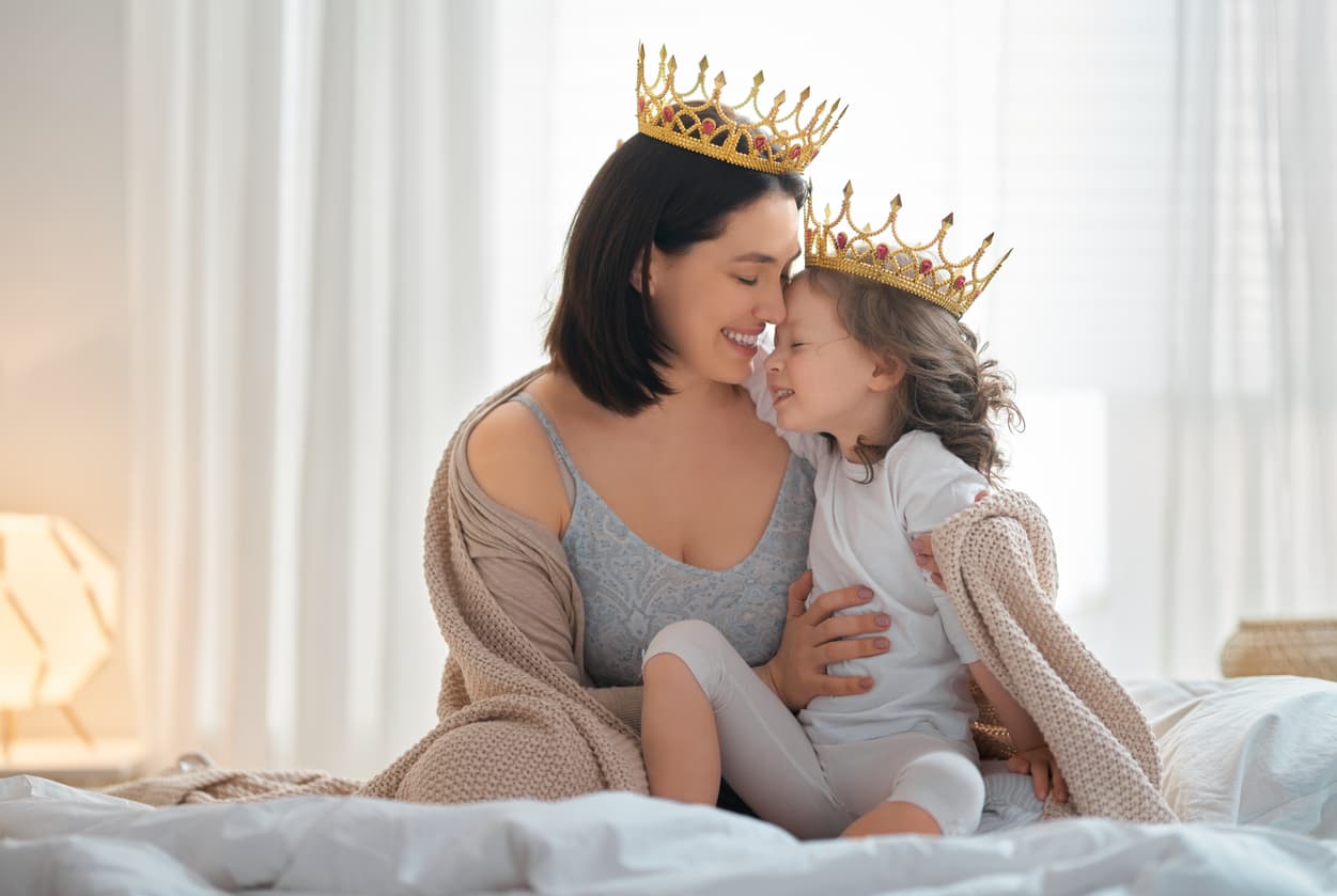 Así puedes enseñarle a tu hija a amar su cuerpo tal y como es (consejos avalados por expertos)