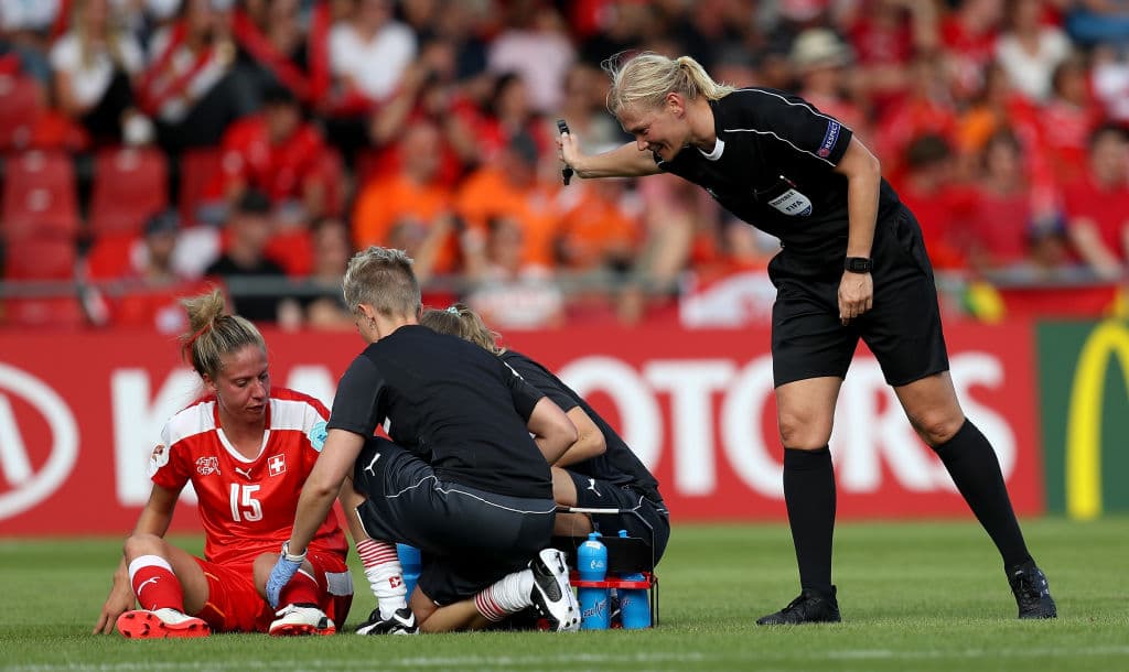 La razón por la que cancelaron este partido de fútbol te hará enojar (y eso no es todo)
