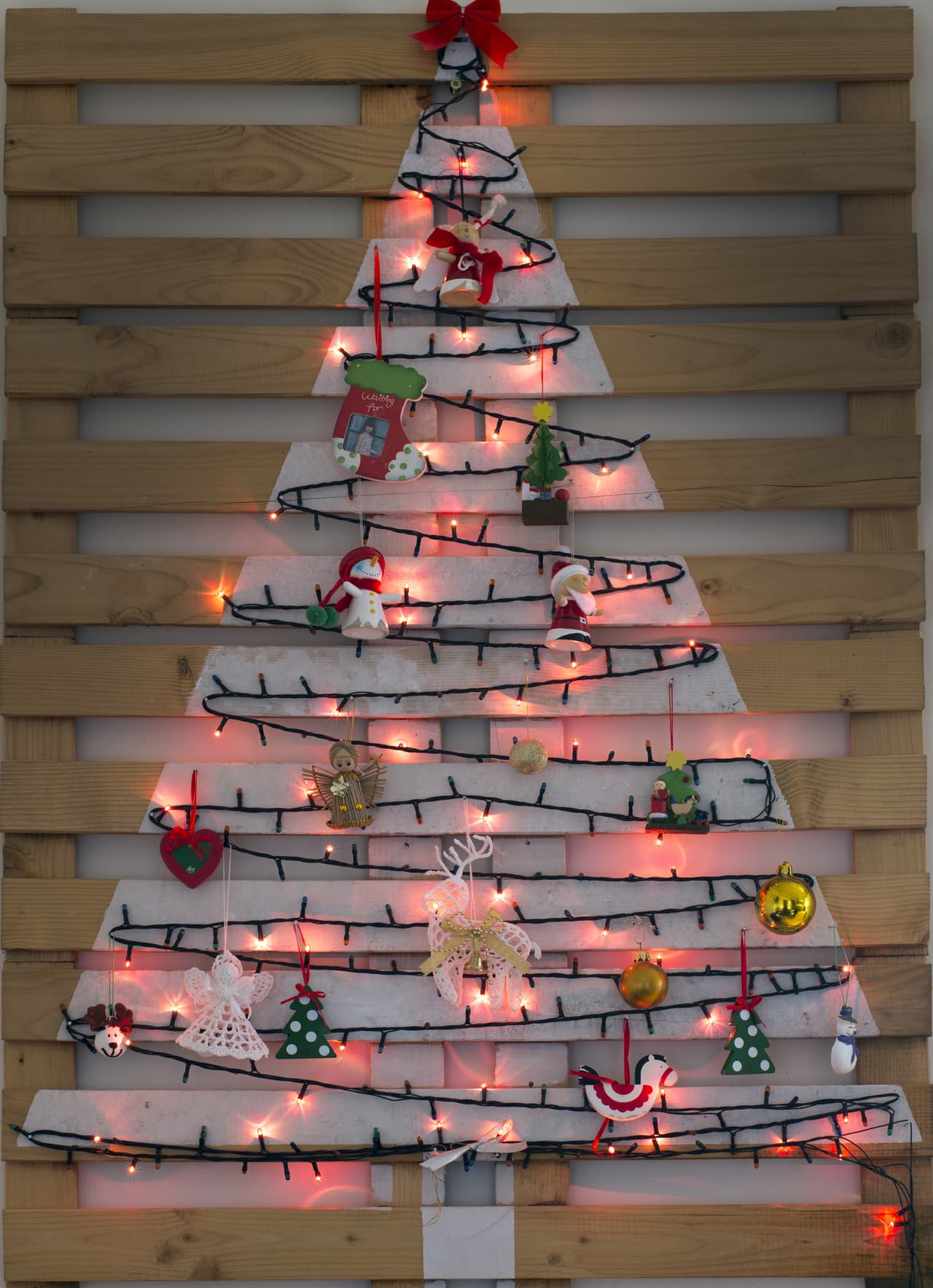 Navidad original: 10 creativas alternativas para decorar tu hogar sin árbol