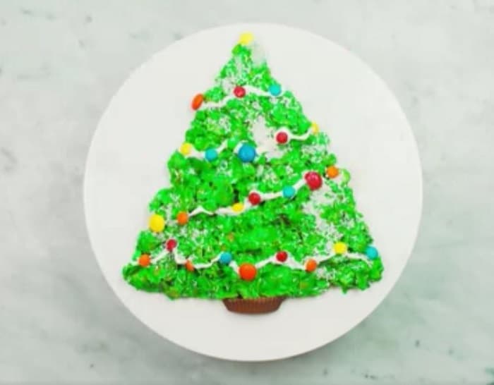 Este arbolito de Navidad de bombones y cereal será el postre ideal para tu cena