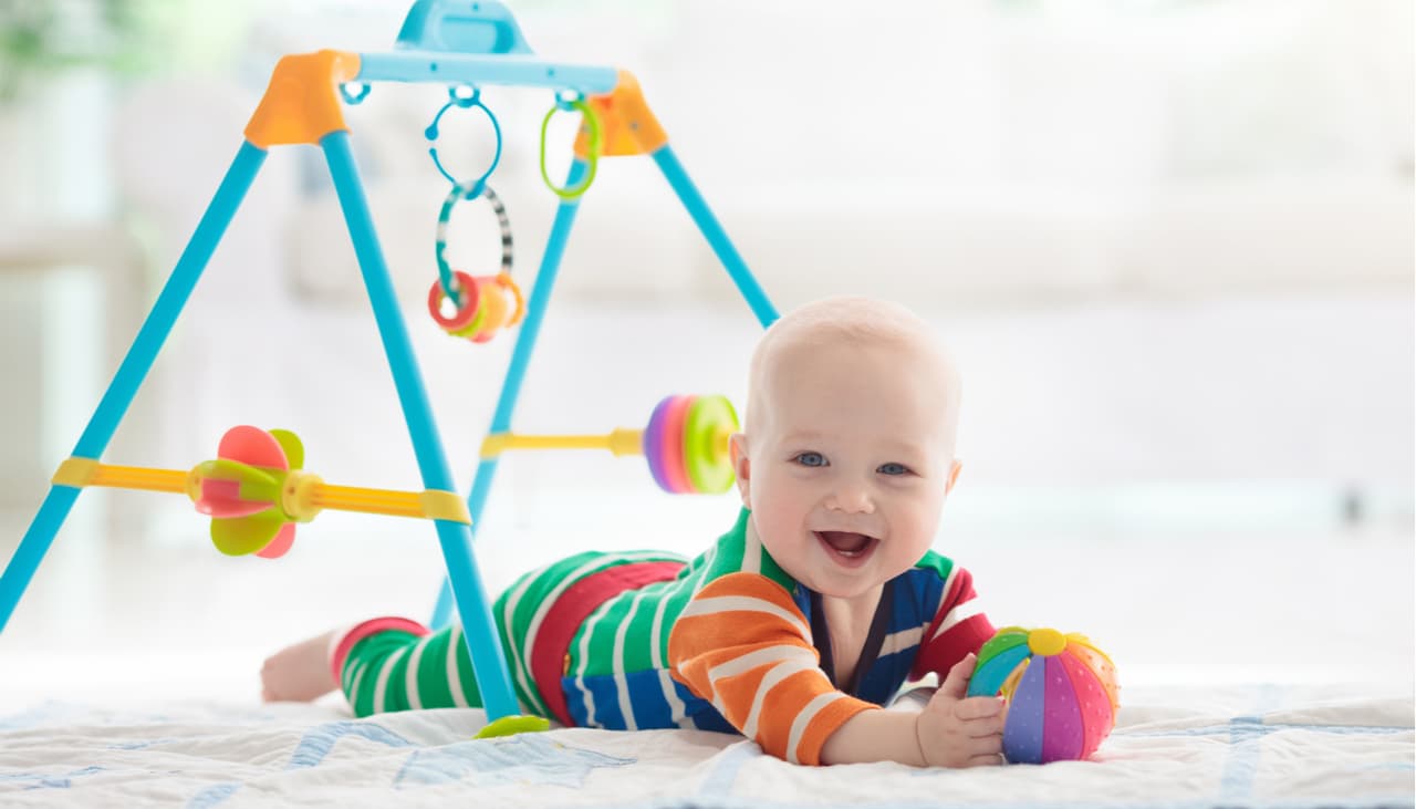 Ejercicios de estimulación temprana para tu bebé que puedes hacerle mientras juegan