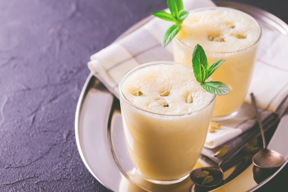 Viaja a Oriente con estas 3 recetas de bebidas indias sin alcohol