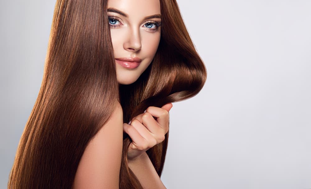 Errores que cometes al planchar tu cabello y lo están maltratando más de lo que crees