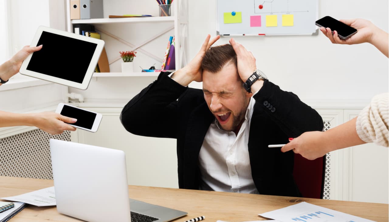 No dejes que el estrés laboral controle tu vida: tips para no salir corriendo de la oficina