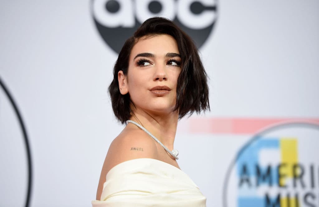 Dua Lipa presumió sus estrías en traje de baño y demostró que le da igual el qué dirán