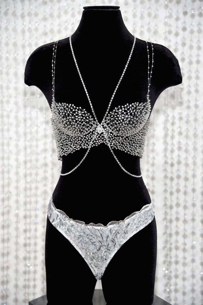 El Fantasy Bra de Victoria's Secret tiene más de 2 mil diamantes y es costosísimo, ¡mira las fotos!