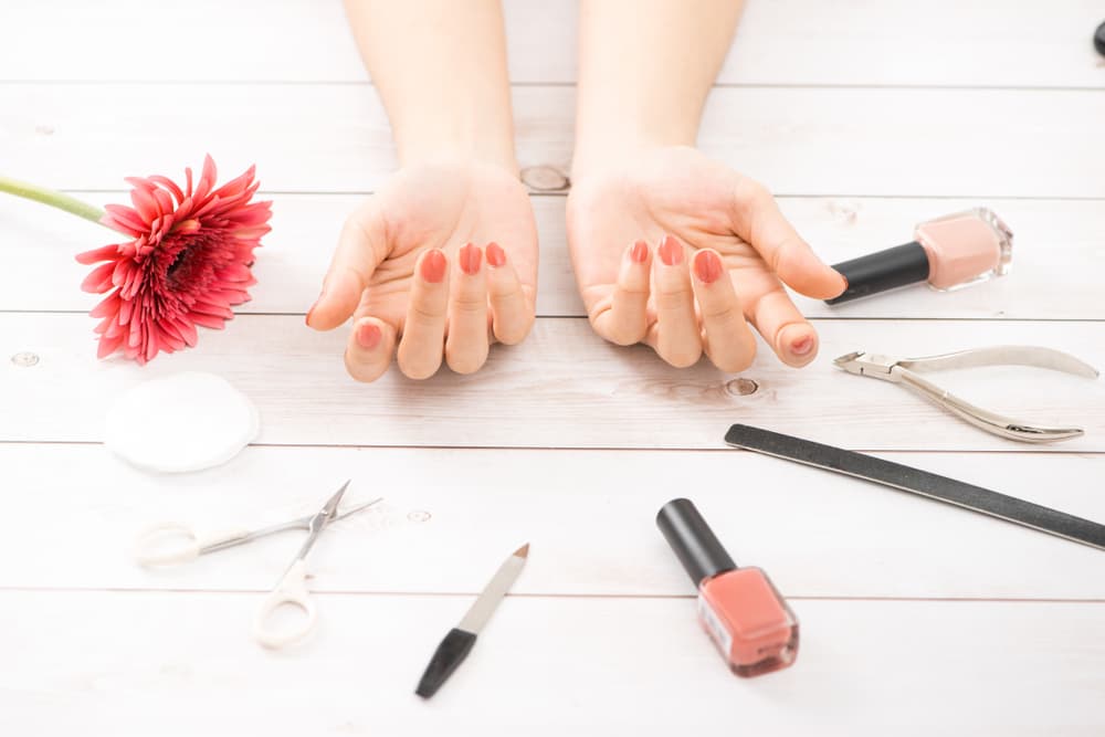 Manicura desde la comodidad de tu hogar: aprende los pasos básicos para que quede hermosa