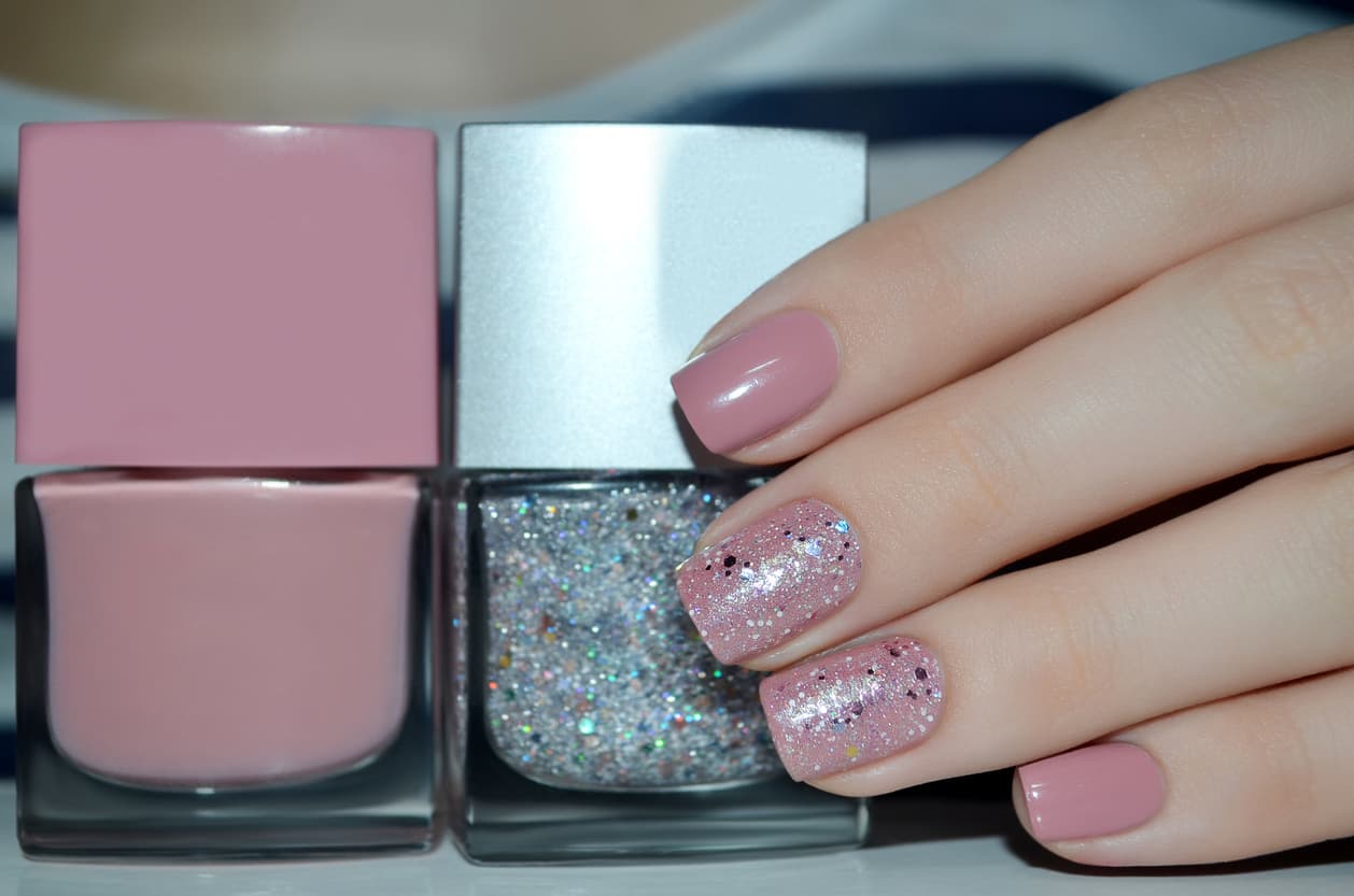 Diseño de uñas con efecto aurora, el estilo más hermoso y sofisticado que llega este 2022