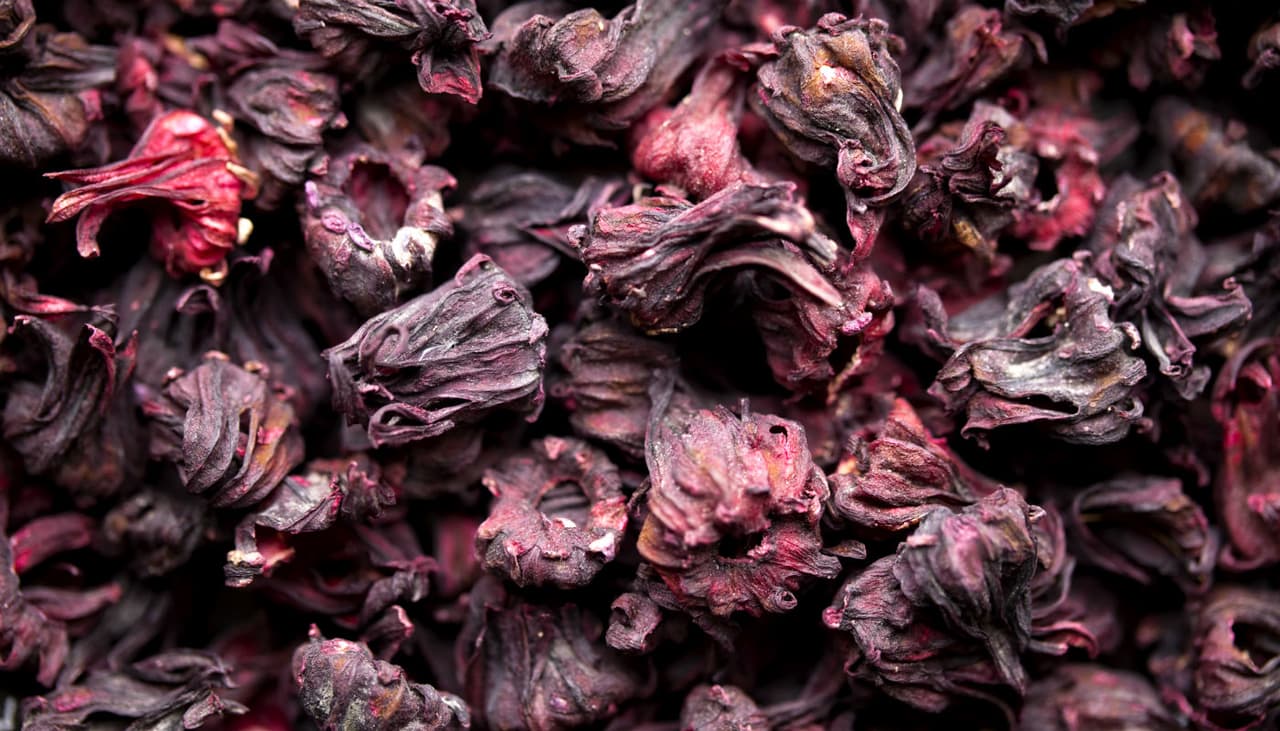 Dieta de té de hibisco: deshincha y hace que el cuerpo queme la grasa en pocos días