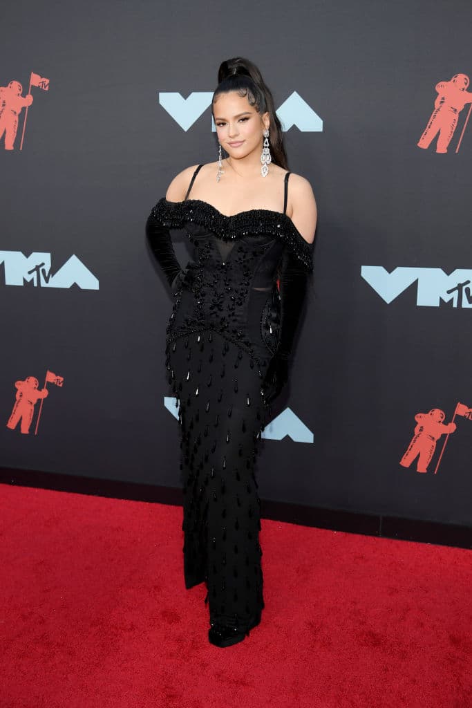 Bebe Rexha se llevó la alfombra roja de los VMA 2019 con su hermoso vestido y sus curvas