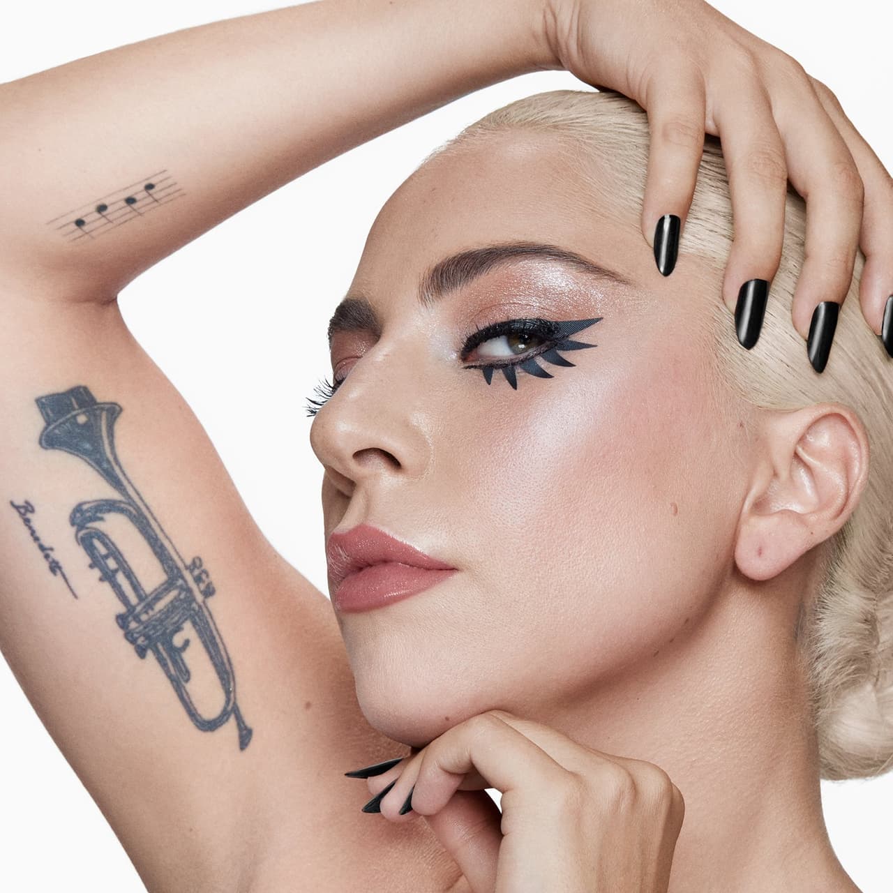 Lady Gaga lanzó su propio maquillaje y querrás usarlo todos los días (no es nada extravagante)