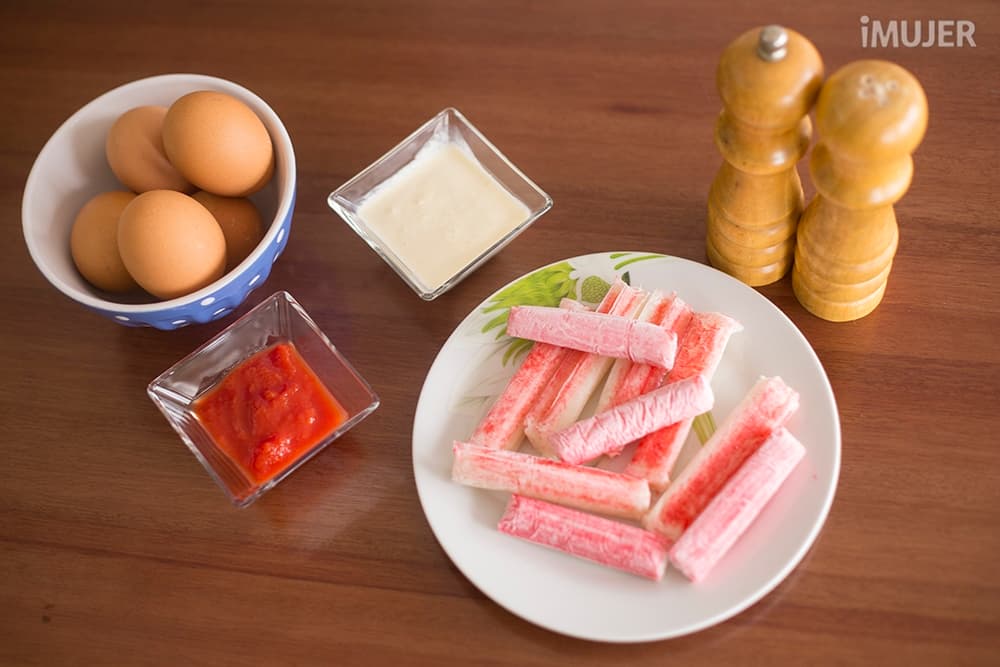 Prepara un almuerzo diferente con este budín de cangrejo