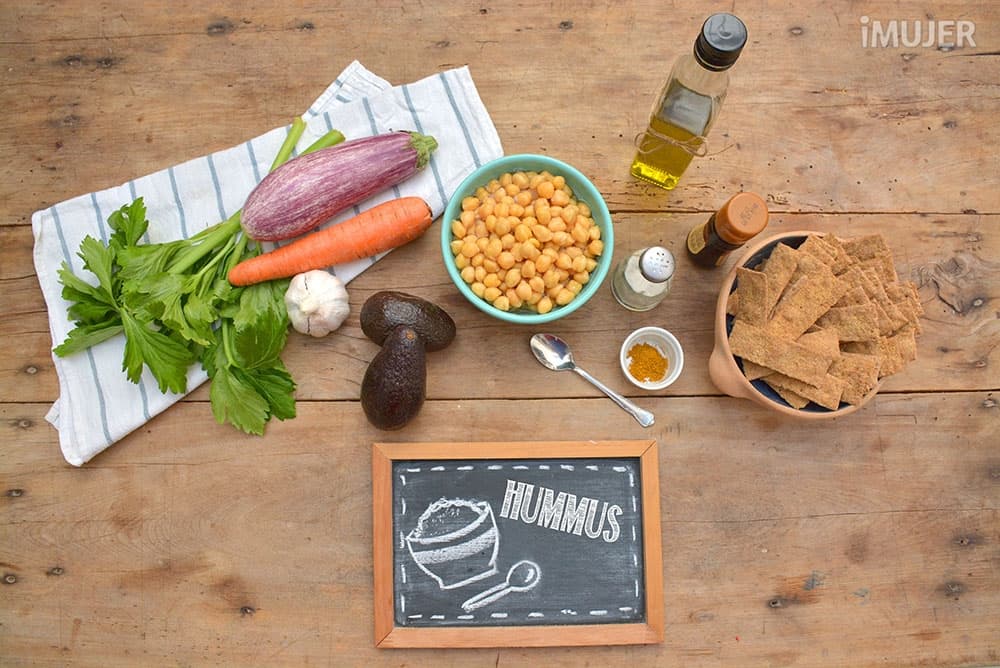 Hummus de aguacate para los aperitivos saludables de Navidad