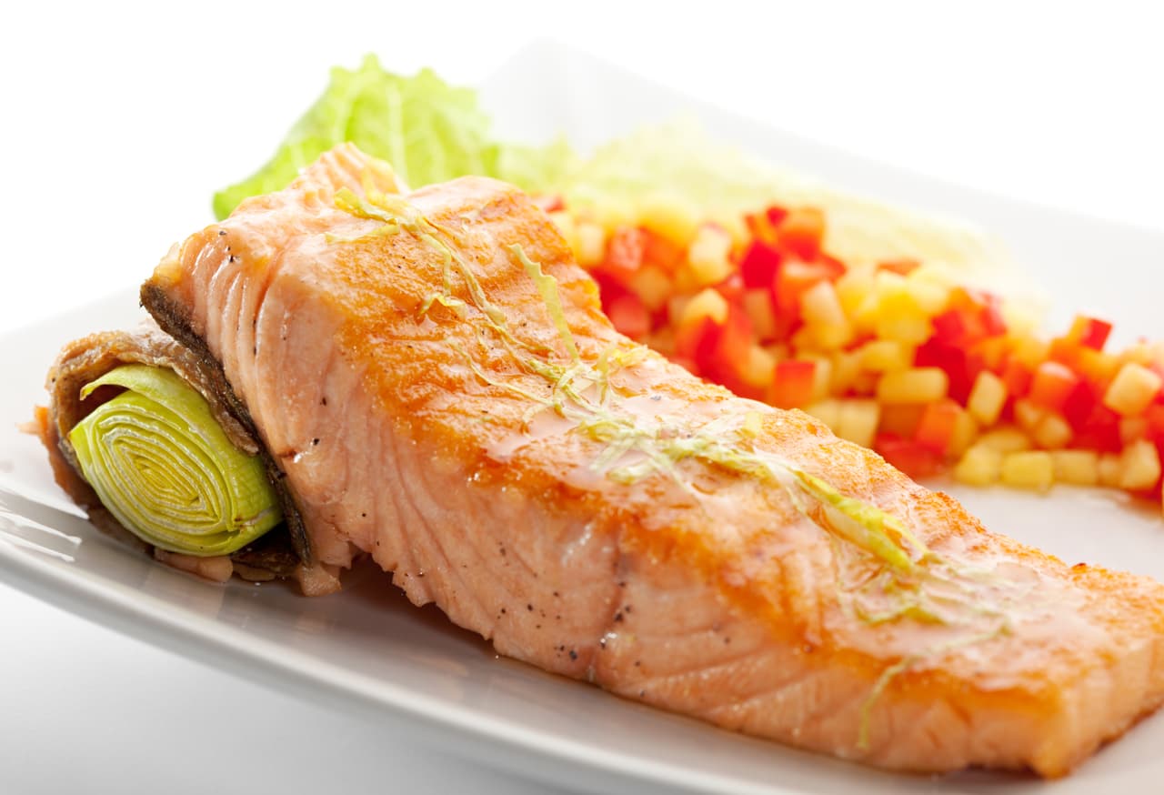 ¿Fan del sushi? Cuidado, el salmón que comés puede contener rastros de antibióticos