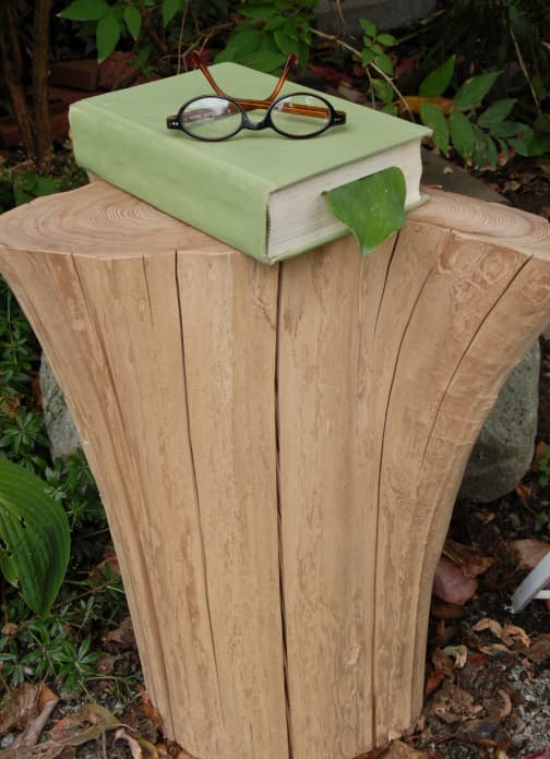 Rústica mesa de luz