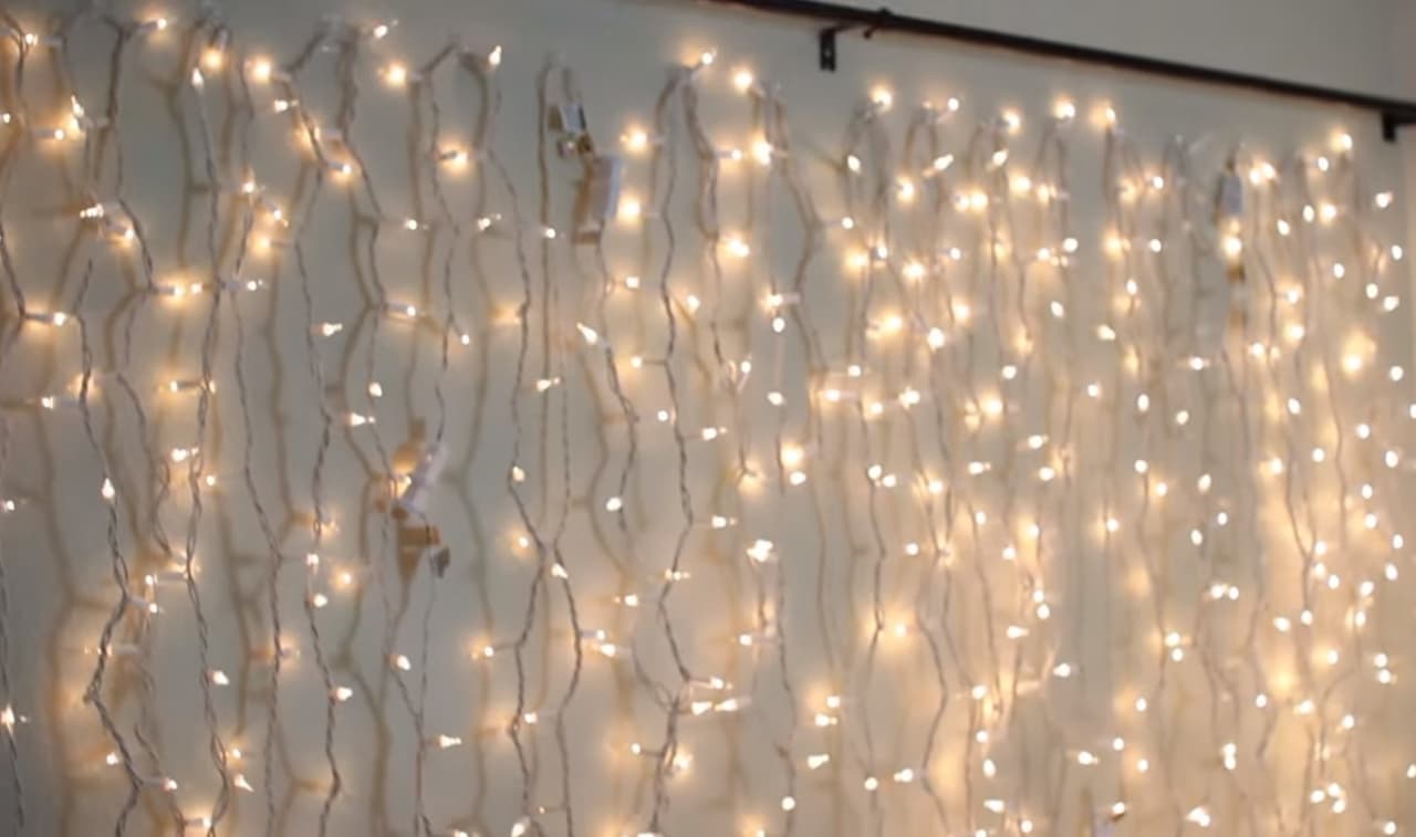 Esta es la forma de decorar e iluminar tu recámara con una sola técnica