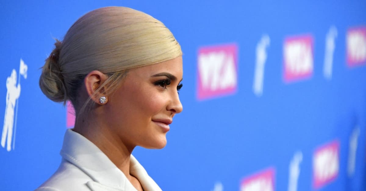 Kylie Jenner se convirtió en "reina de la nieve" para su nueva línea de maquillaje