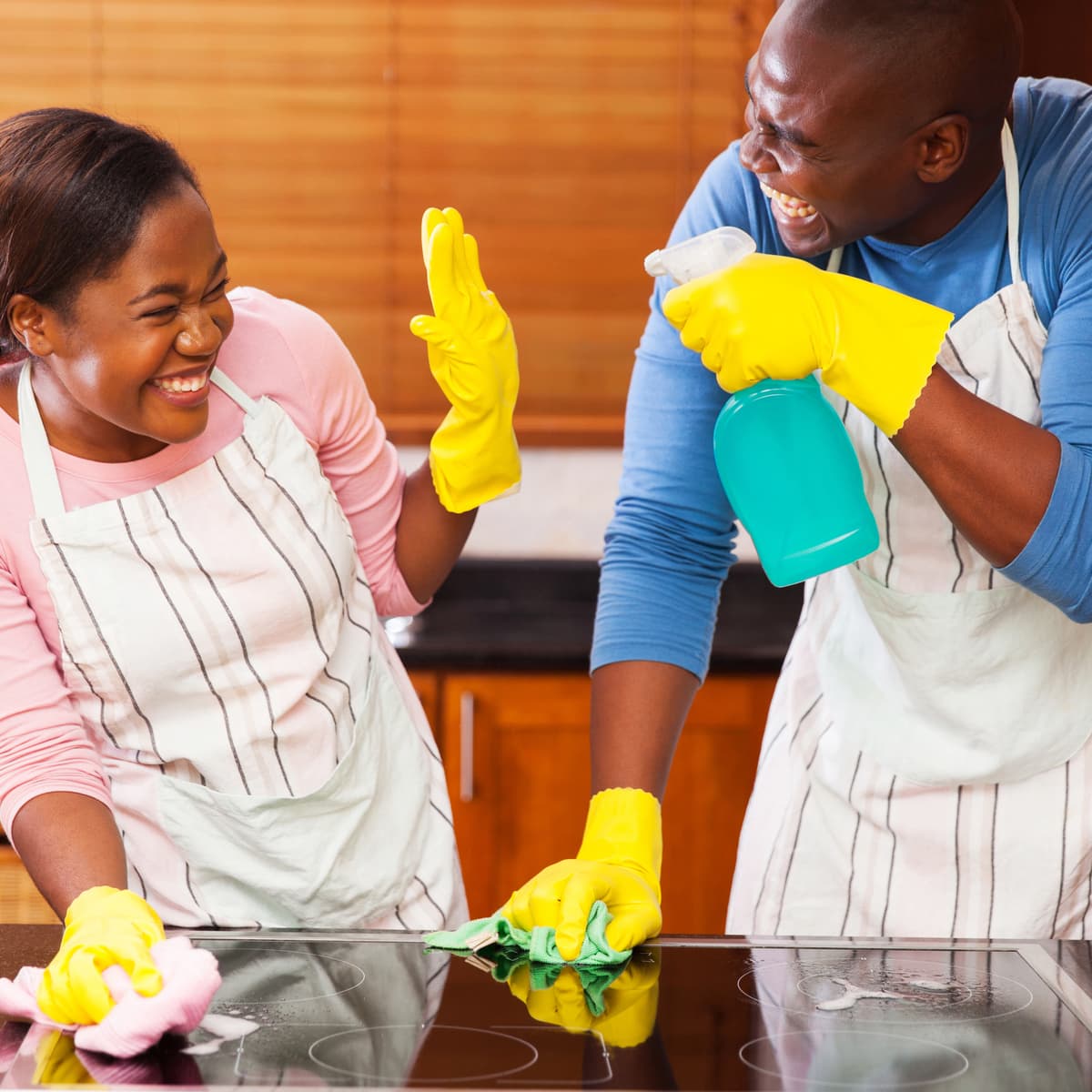 Los hombres que hacen esta tarea en el hogar son los más atractivos (y lo dice la ciencia)