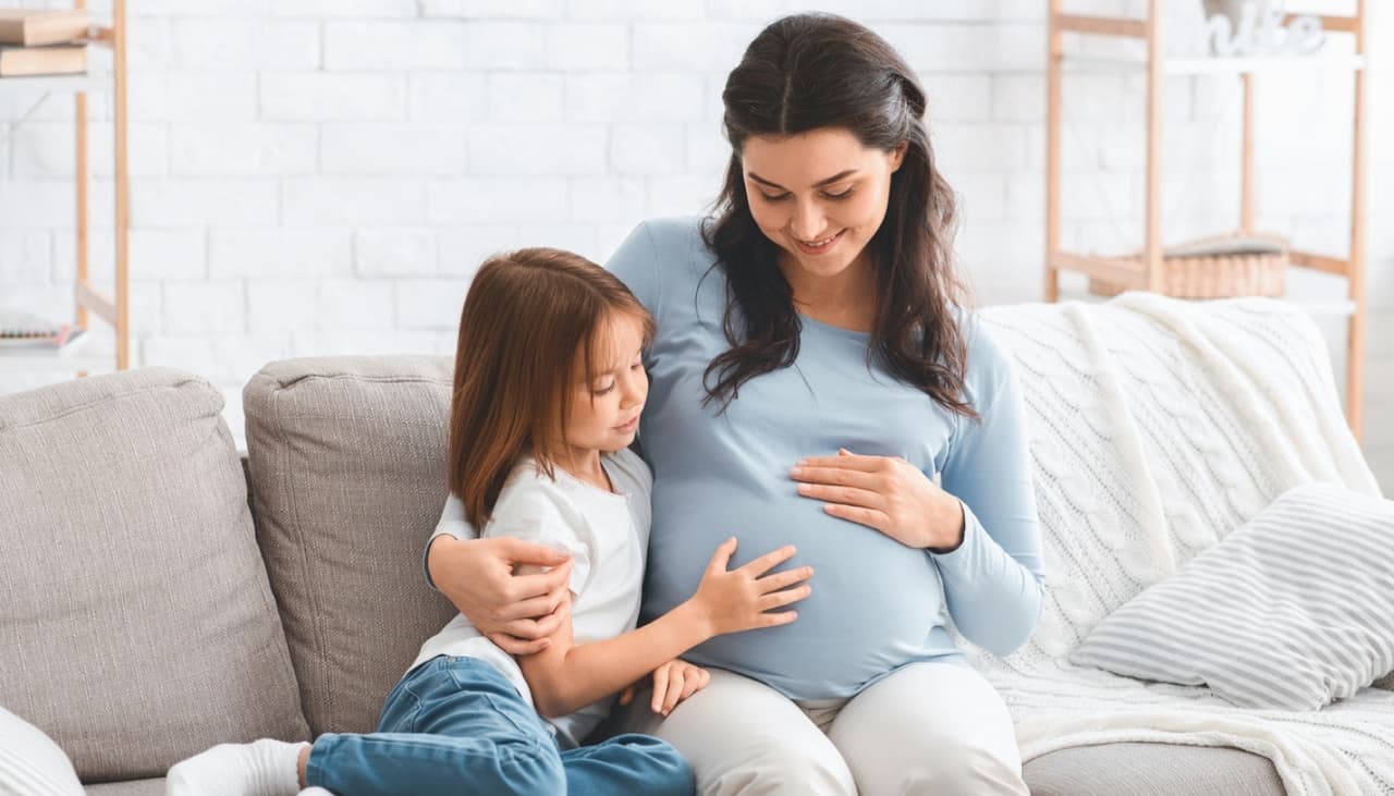 8 formas de decirle «te amo» a tu bebé desde que está en la pancita (bailar es una de ellas)