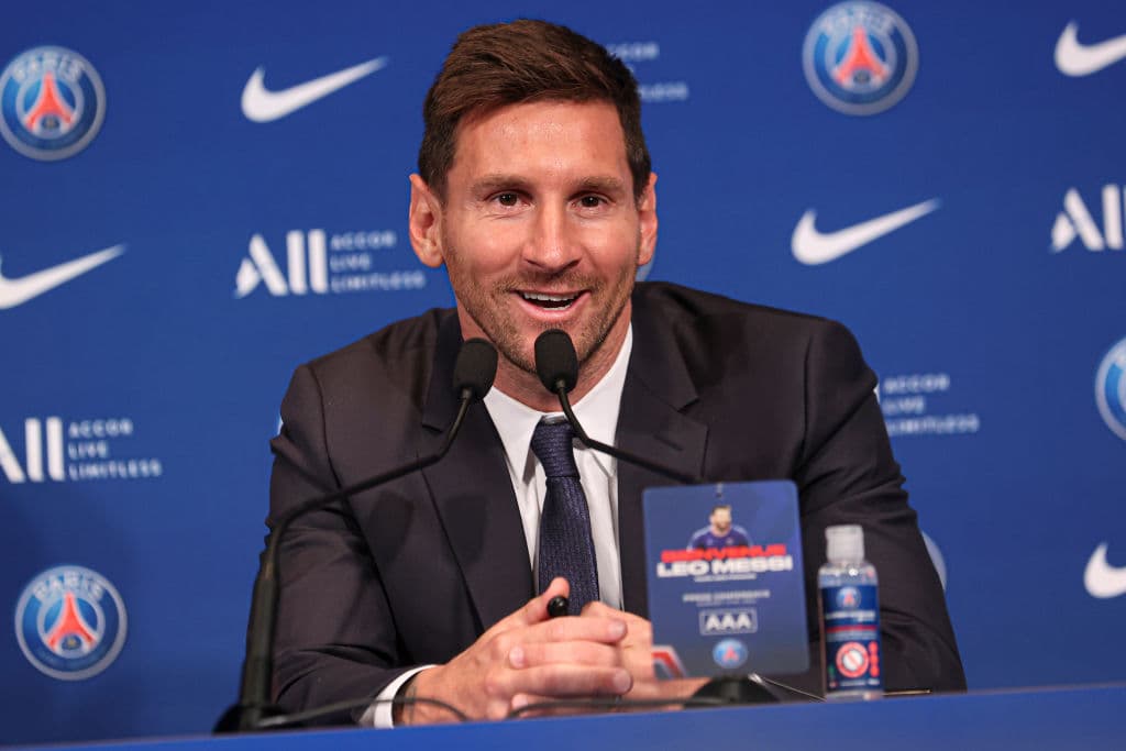 Messi llegó al Paris Saint-Germain y desató los memes más elegantes de Francia en redes