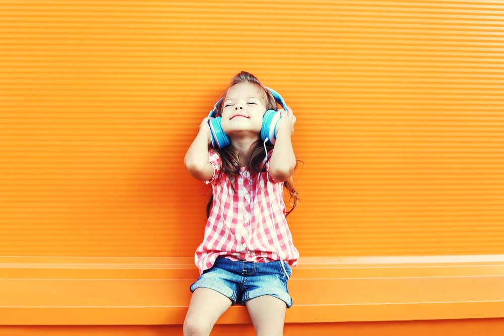 5 razones por las que tu hijo debería escuchar música mientras estudia: podrá enfocarse mejor