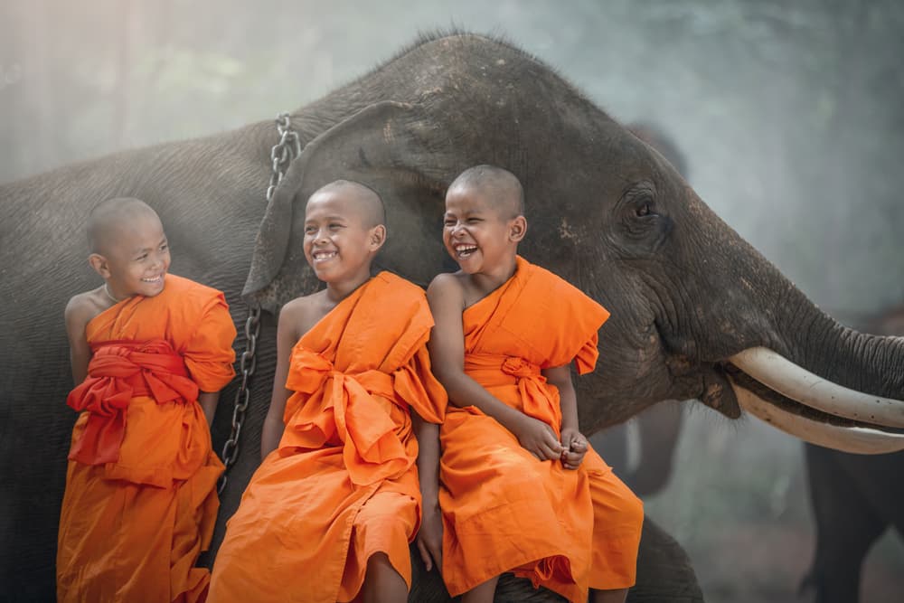 Niños budistas