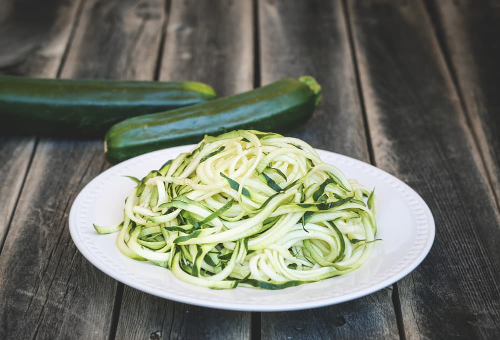 Para comer pasta sin culpa y cuidar tu cuerpo: spaghetti de zucchini
