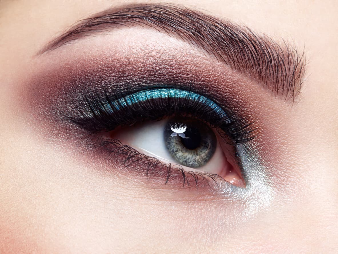 ¿No sabes cómo maquillarte el párpado? Descubre tu tipo de ojos y la mejor aplicación de sombras