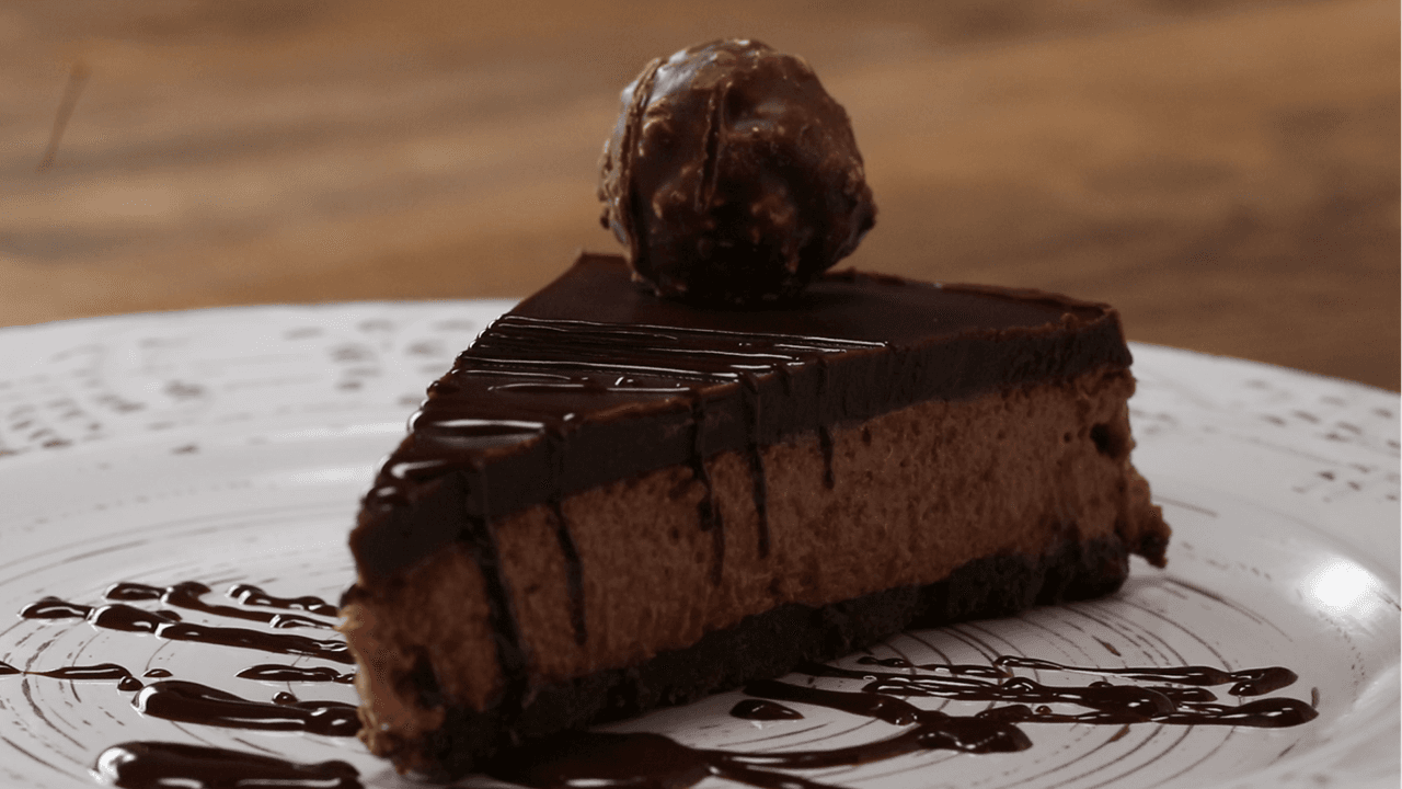 ¡Va directo al corazón! El pastel de Ferrero Rocher con Nutella que te enamorará todos los días