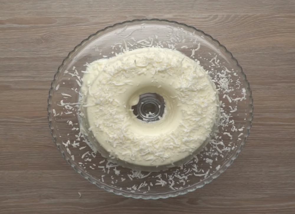 Pastel helado de coco y tapioca: es tan cremoso que no podrás dejar de saborearlo