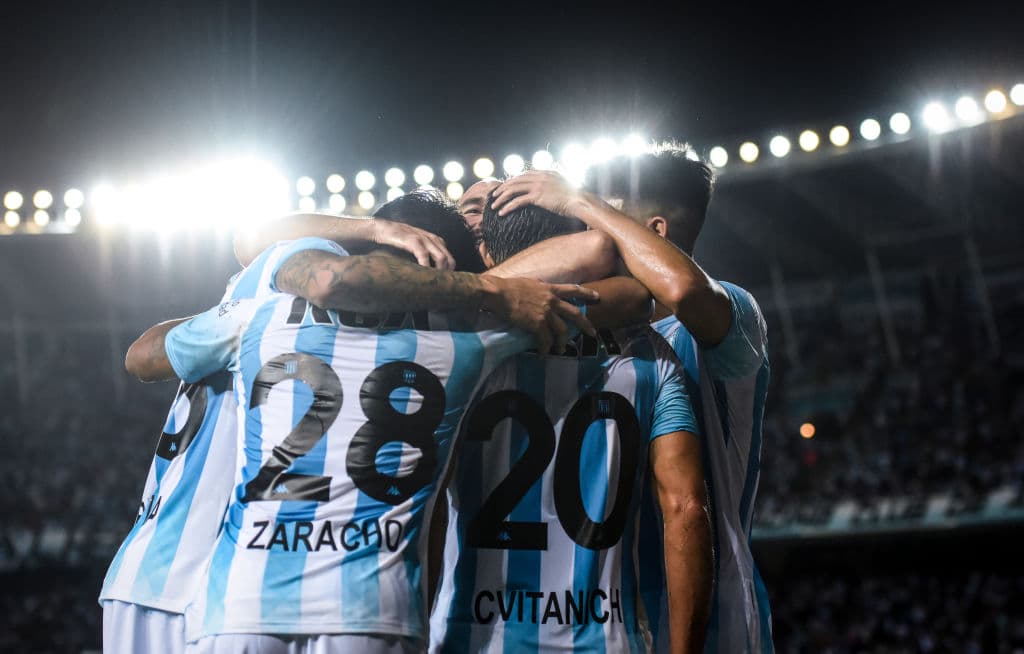 Su equipo salió campeón y lo festejó de la forma más insólita: con el cráneo de su abuelo
