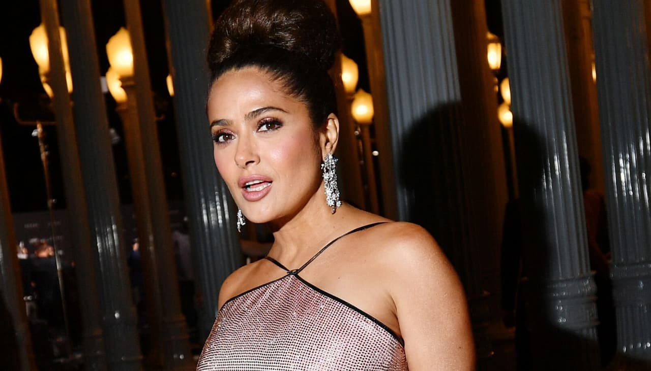 Salma Hayek decoró su árbol de Navidad muy a la mexicana y hasta incluyó a Frida Kahlo