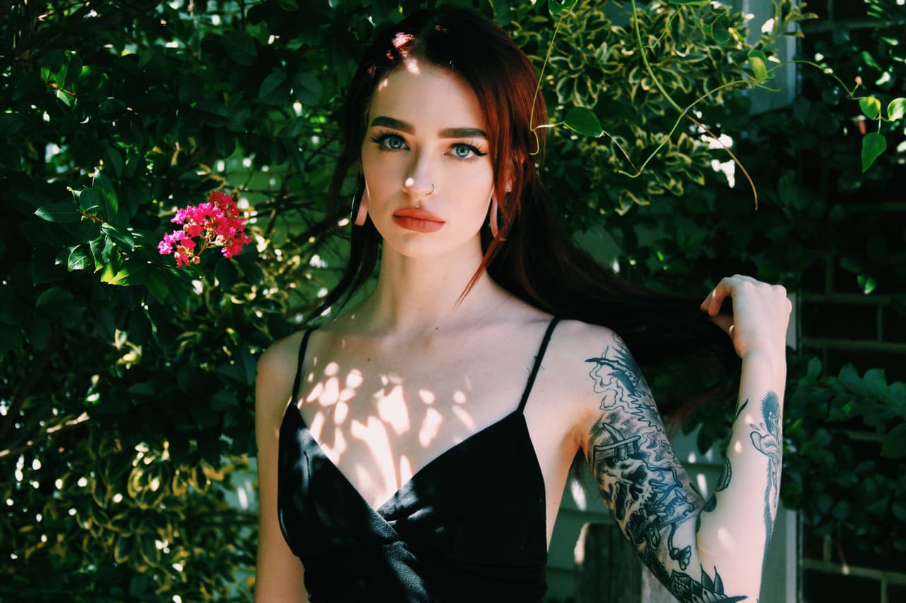 17 tatuajes minimalistas que lucen hermosos en la muñeca